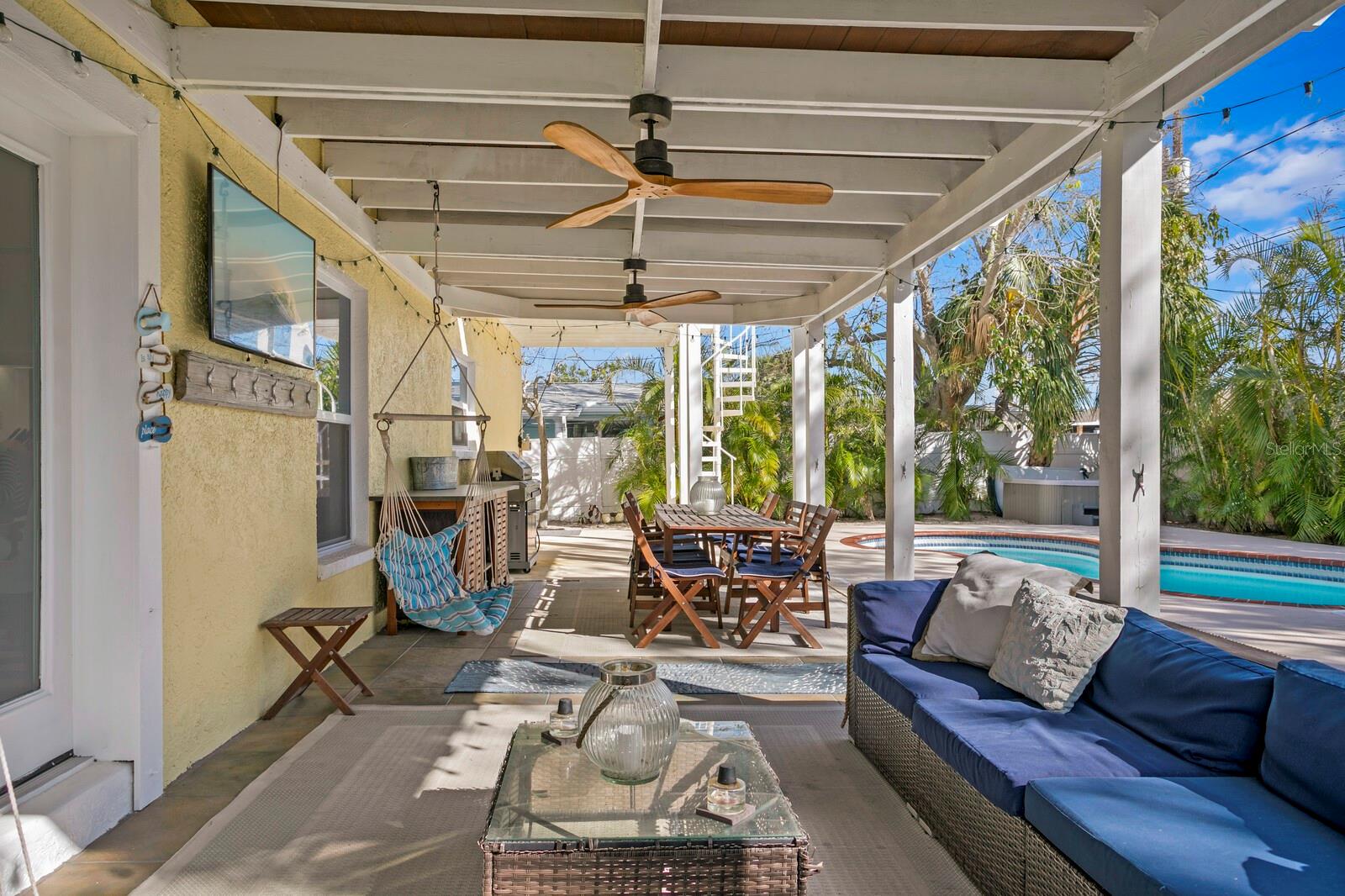 The 300sqft covered lanai area provides for great entertaining areas