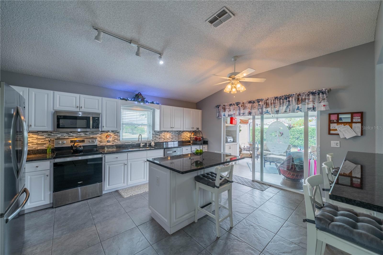 Kitchen (looking toward lanai)