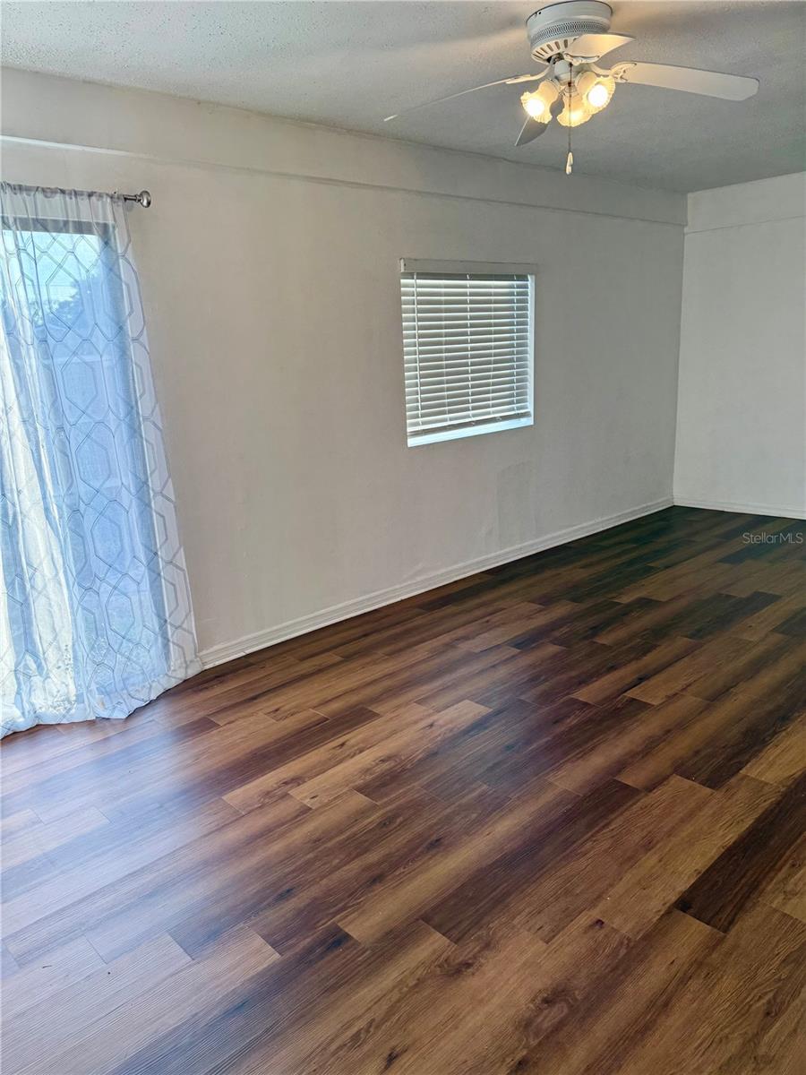 Dining room with ceiling fans and can go out through the sliding door