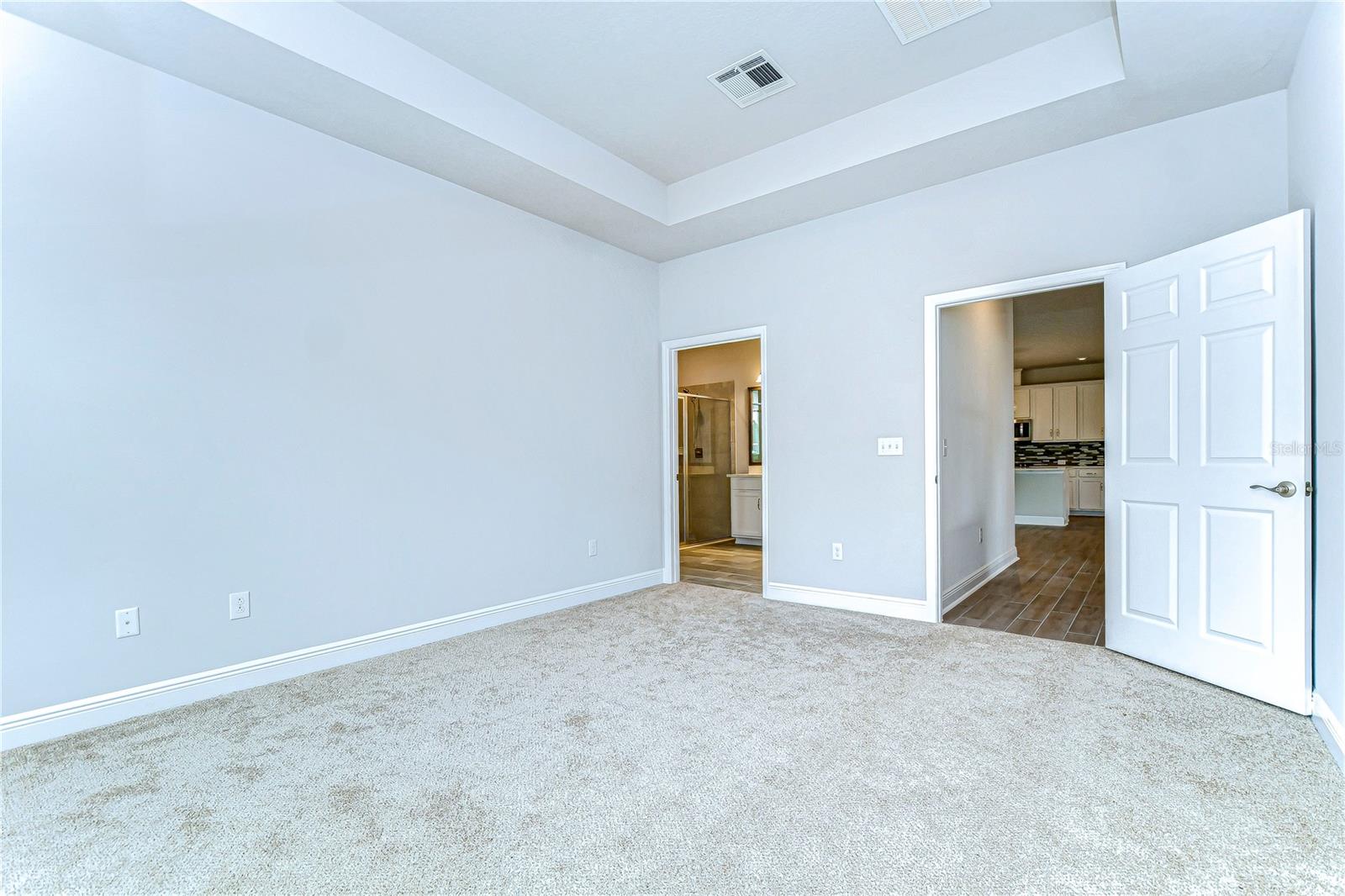 Step this way to discover the en-suite bath!