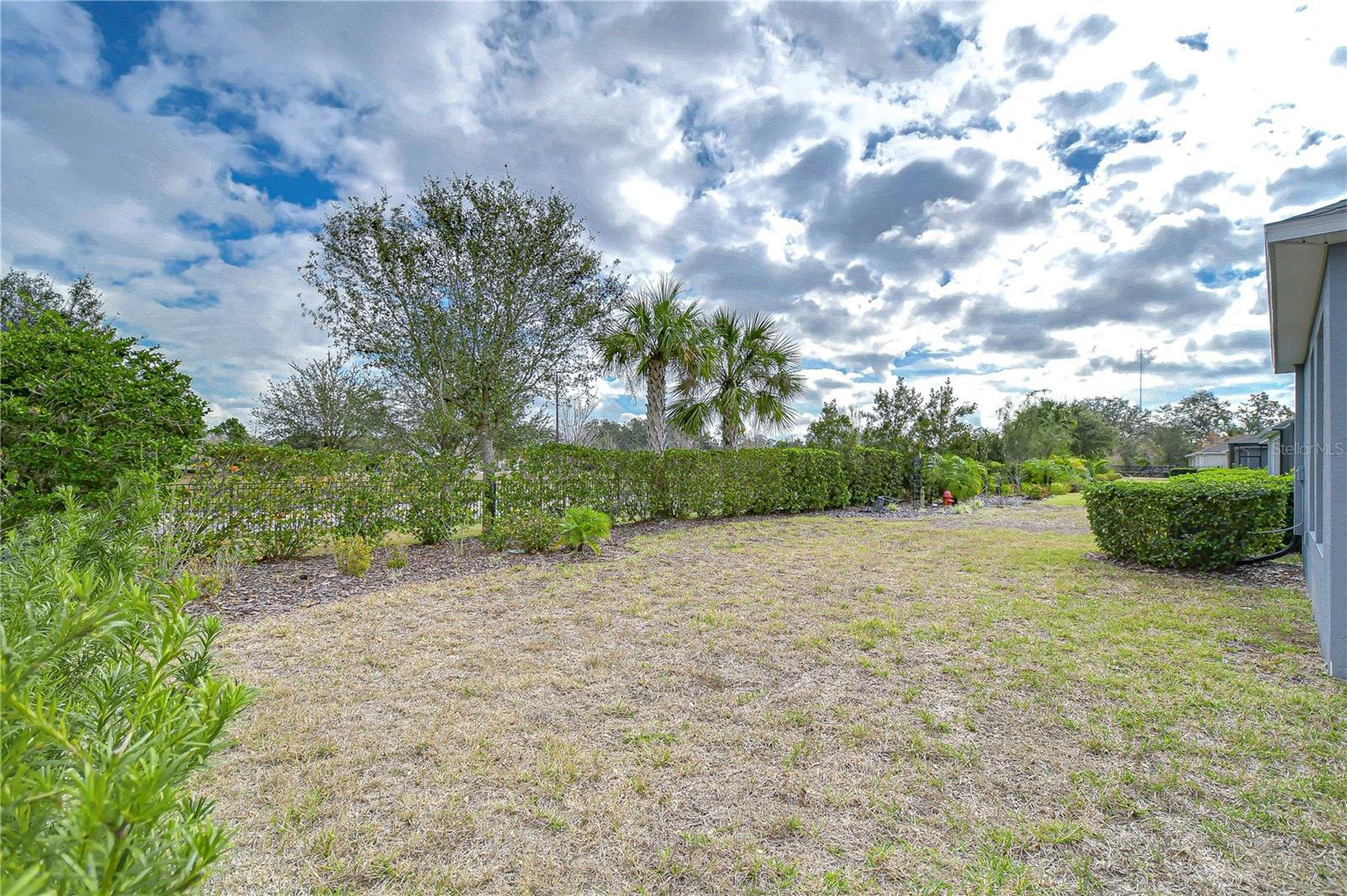 Back yard has plenty of space for all your ideas!