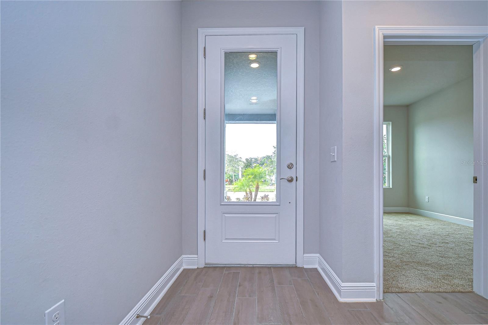 Front foyer is gorgeous!