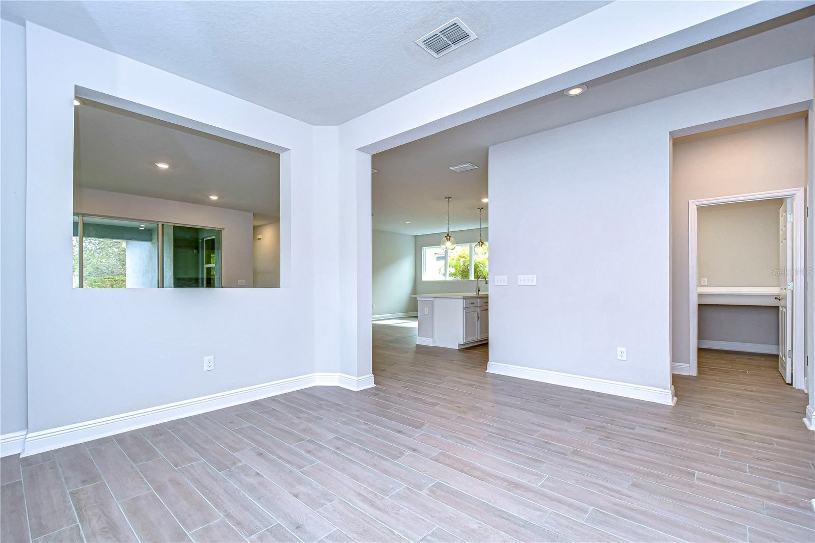 Thoughtful floorplan makes the transitions between rooms a breeze!