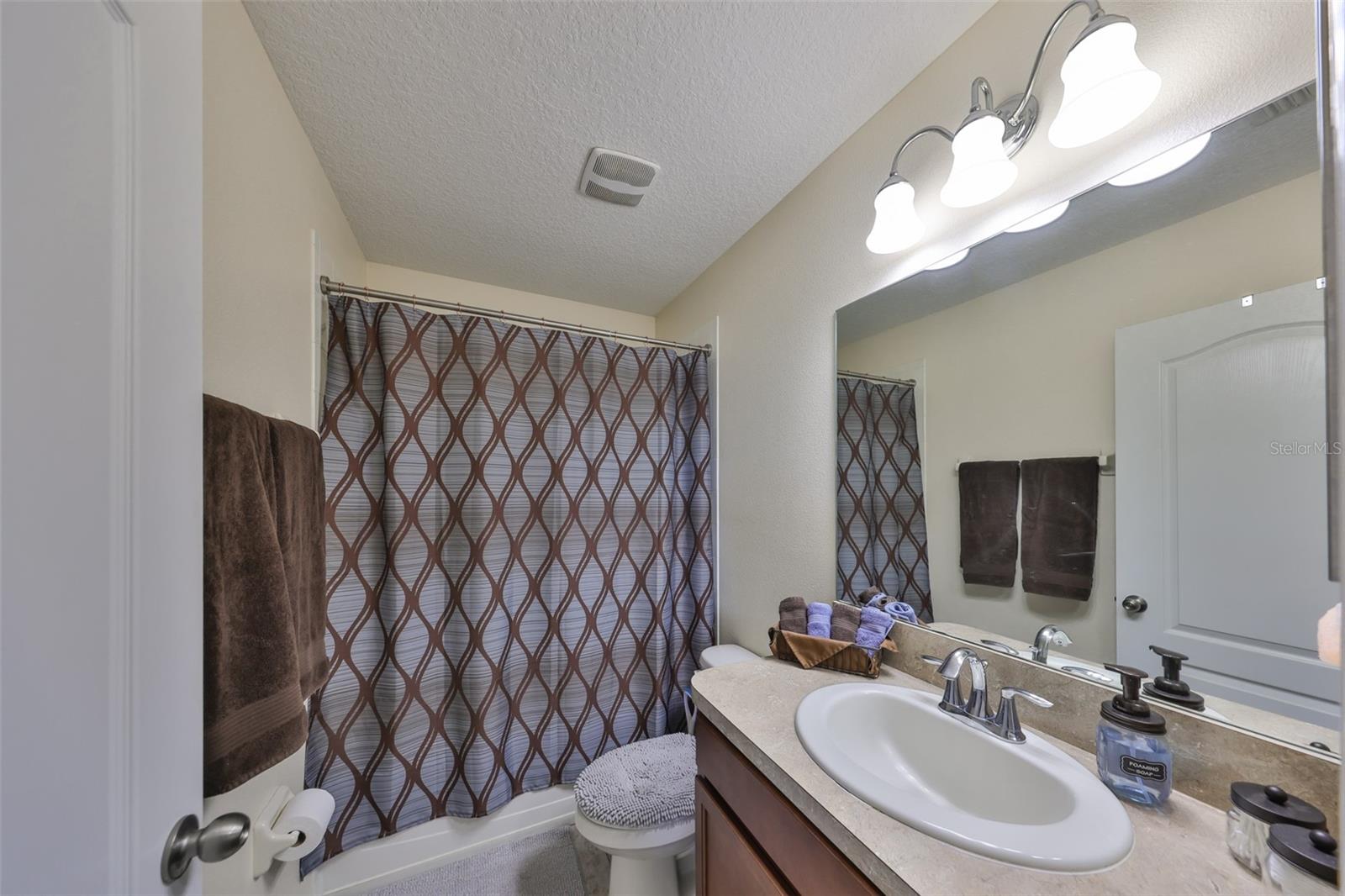 Upstairs bath that serves the two secondary bedrooms