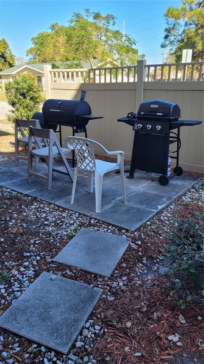 Gas grill and charcoal grill for your convenience