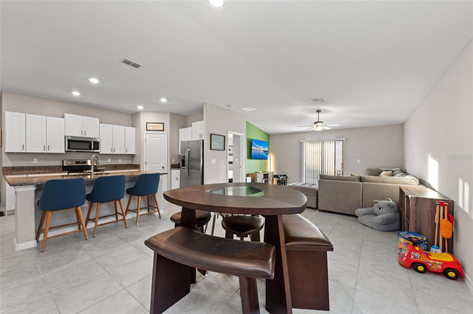 Open dining area off of the kitchen.