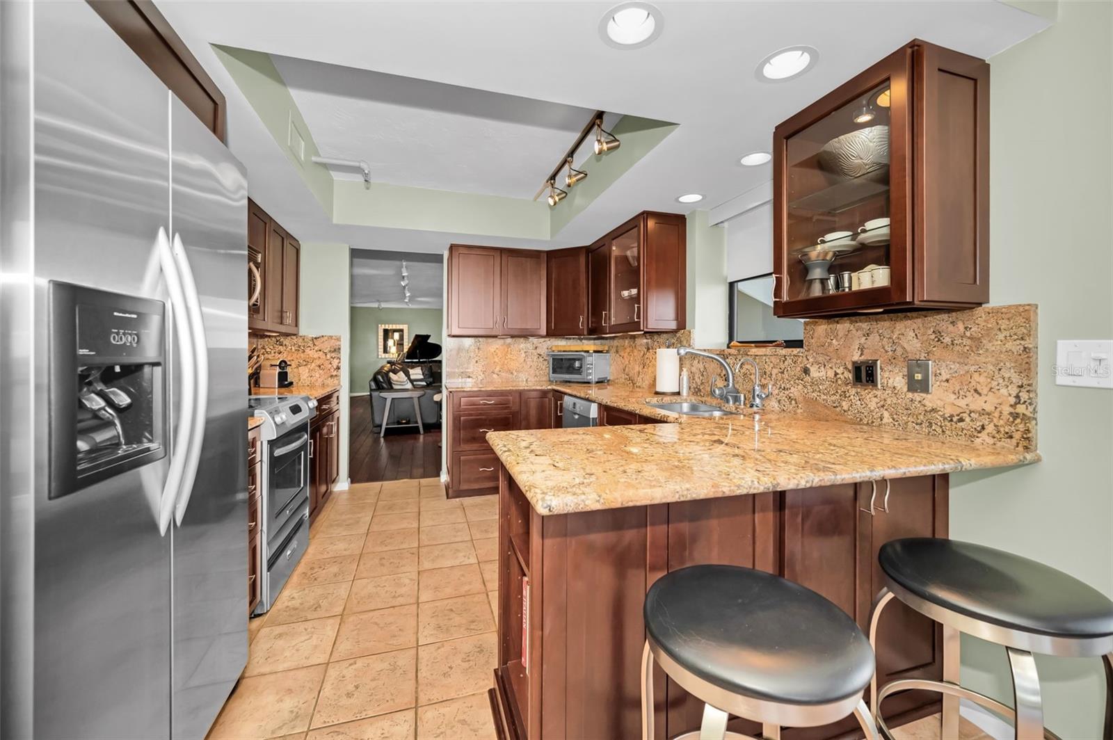 Large Chef's Kitchen - updated with stainless steel appliances