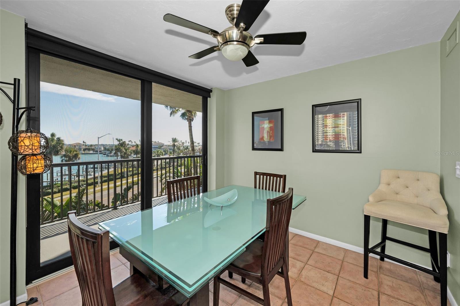 Kitchen nook / Dining area