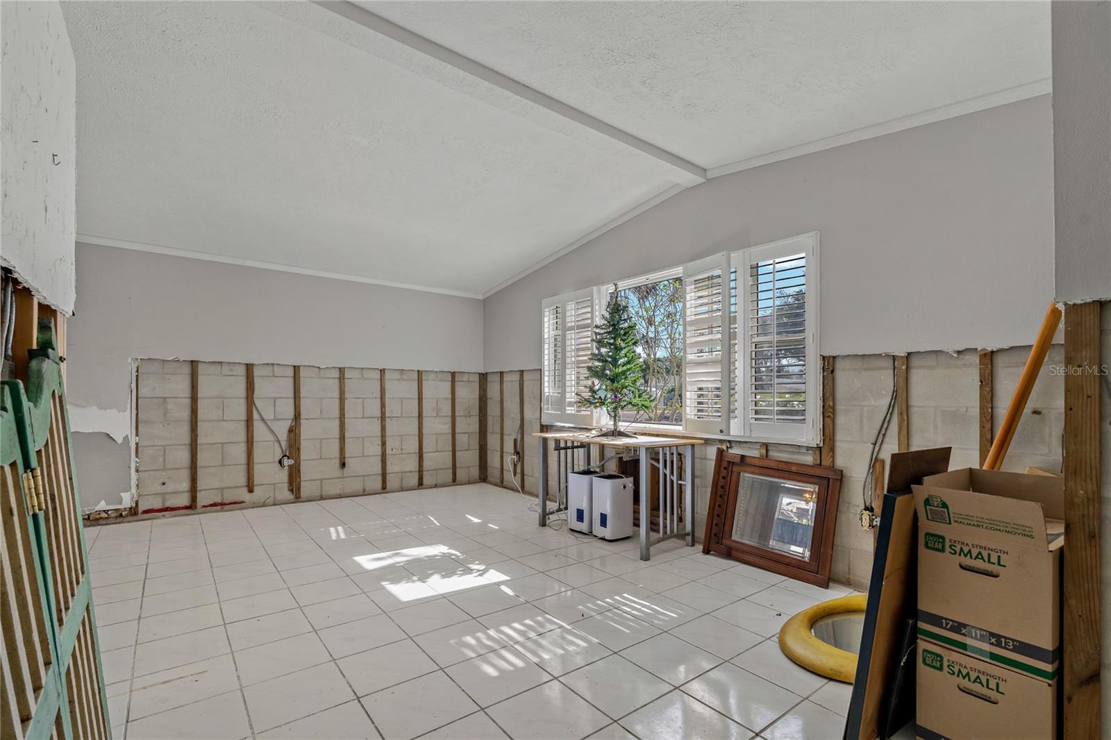 FAMILY ROOM WITH VAULTED CEILINGS