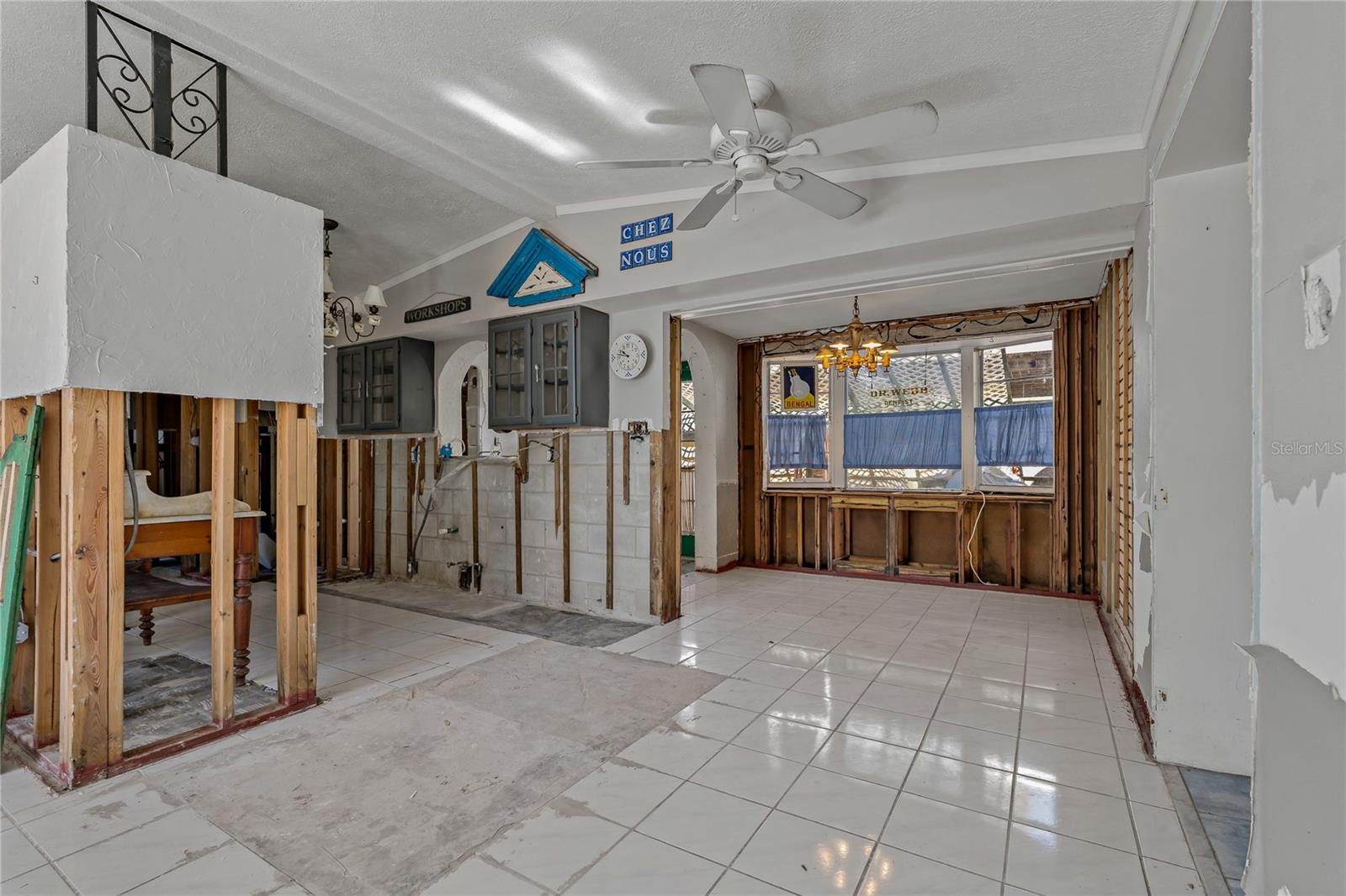 KITCHEN / DINING AREA