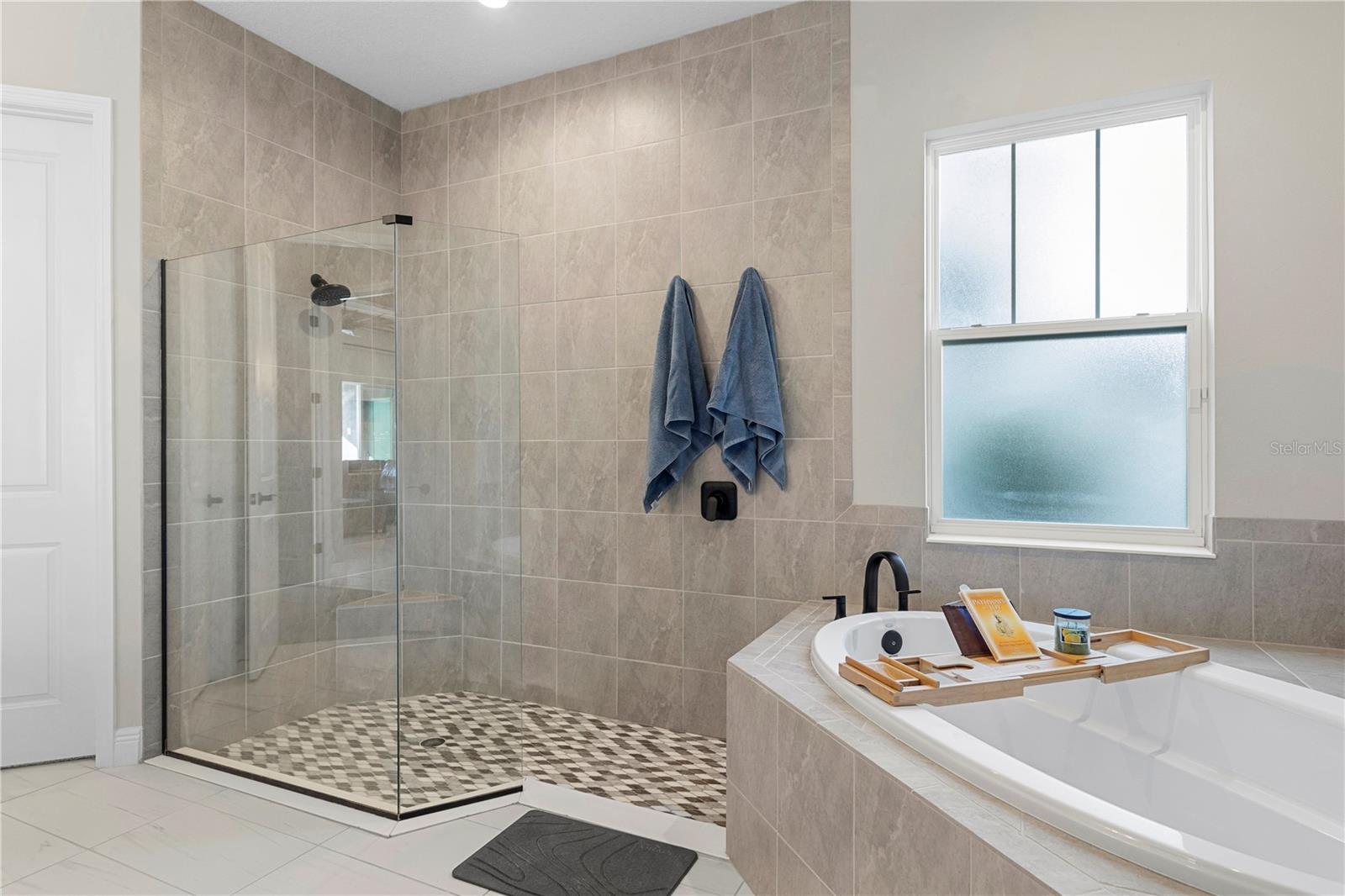 Soaking Tub, Walk-in shower with tile to the ceiling