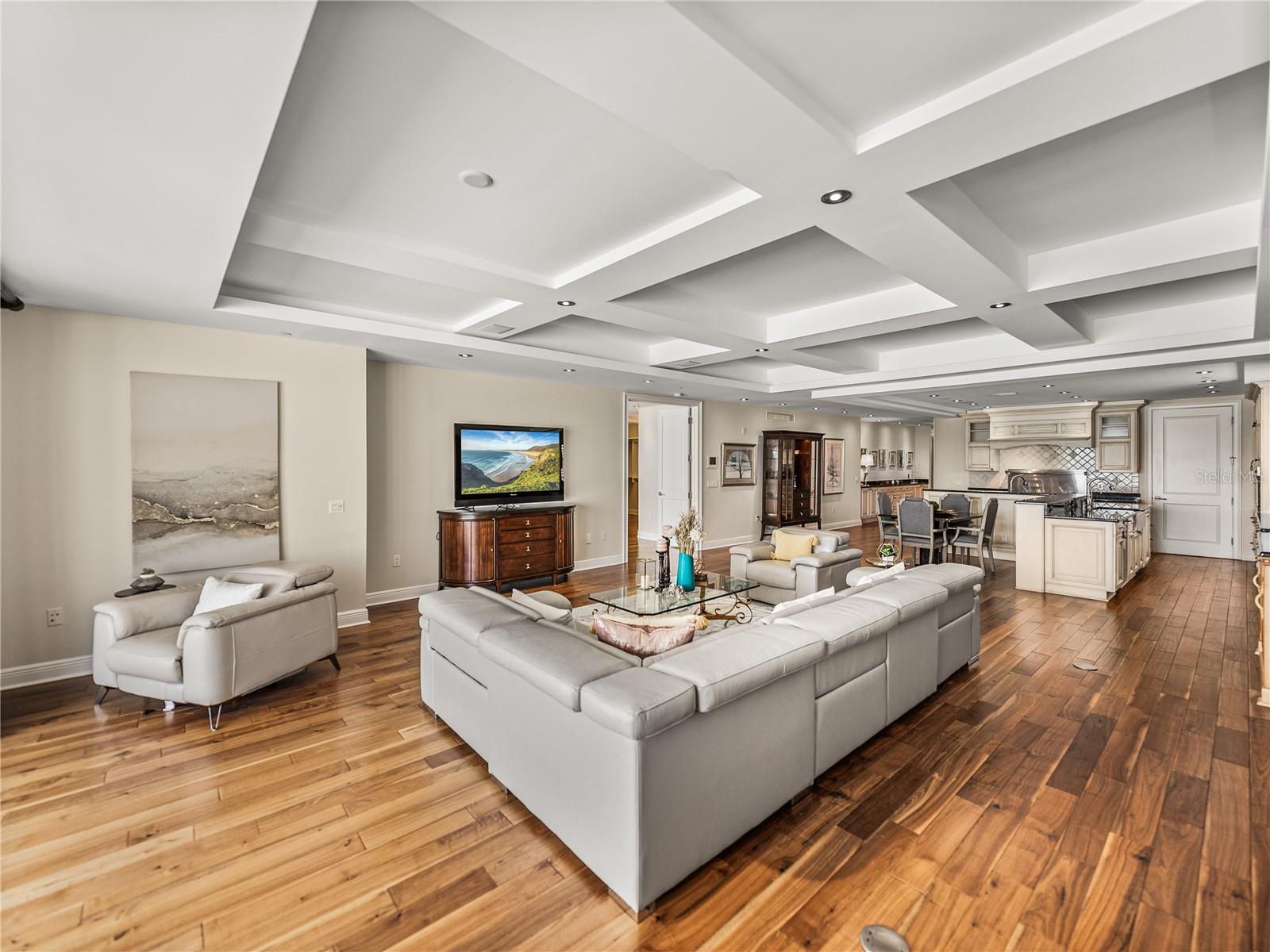 The ceiling profiles also serve to subtly separate the kitchen from the living area.