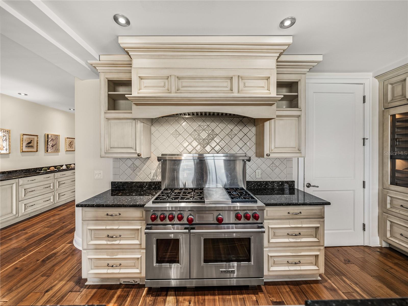 The dual fuel Wolfe range has SIX gas burners and electric dual ovens. There is a powerhouse ventilation fan in the hood.