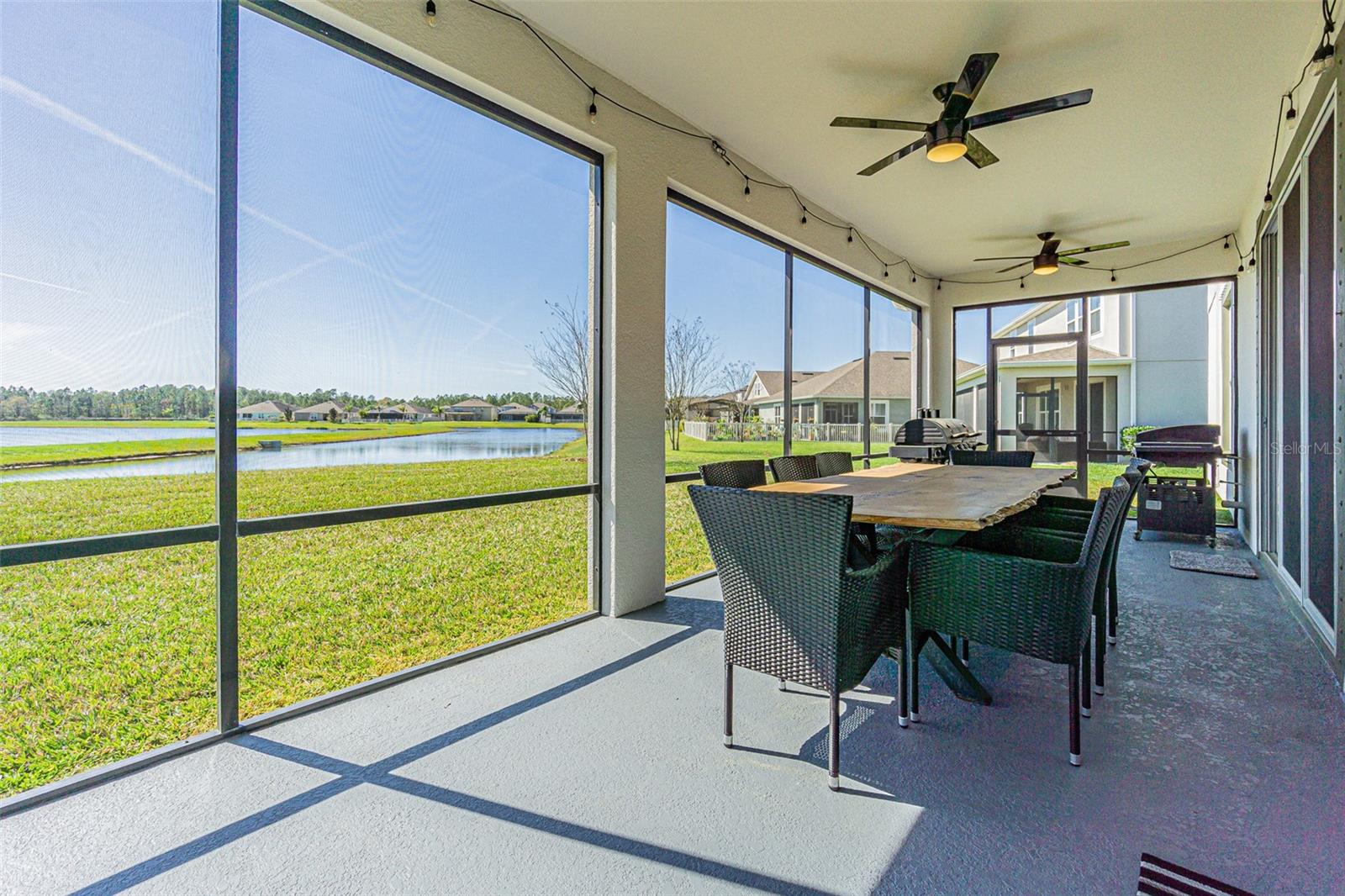 Covered screened patio