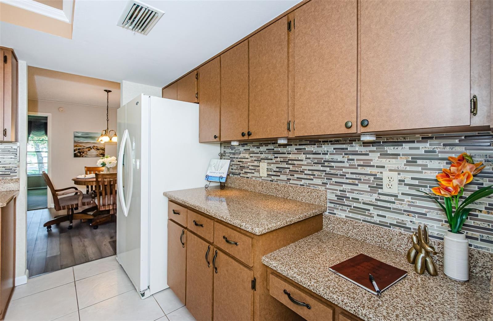 Kitchen w/ built in Desk