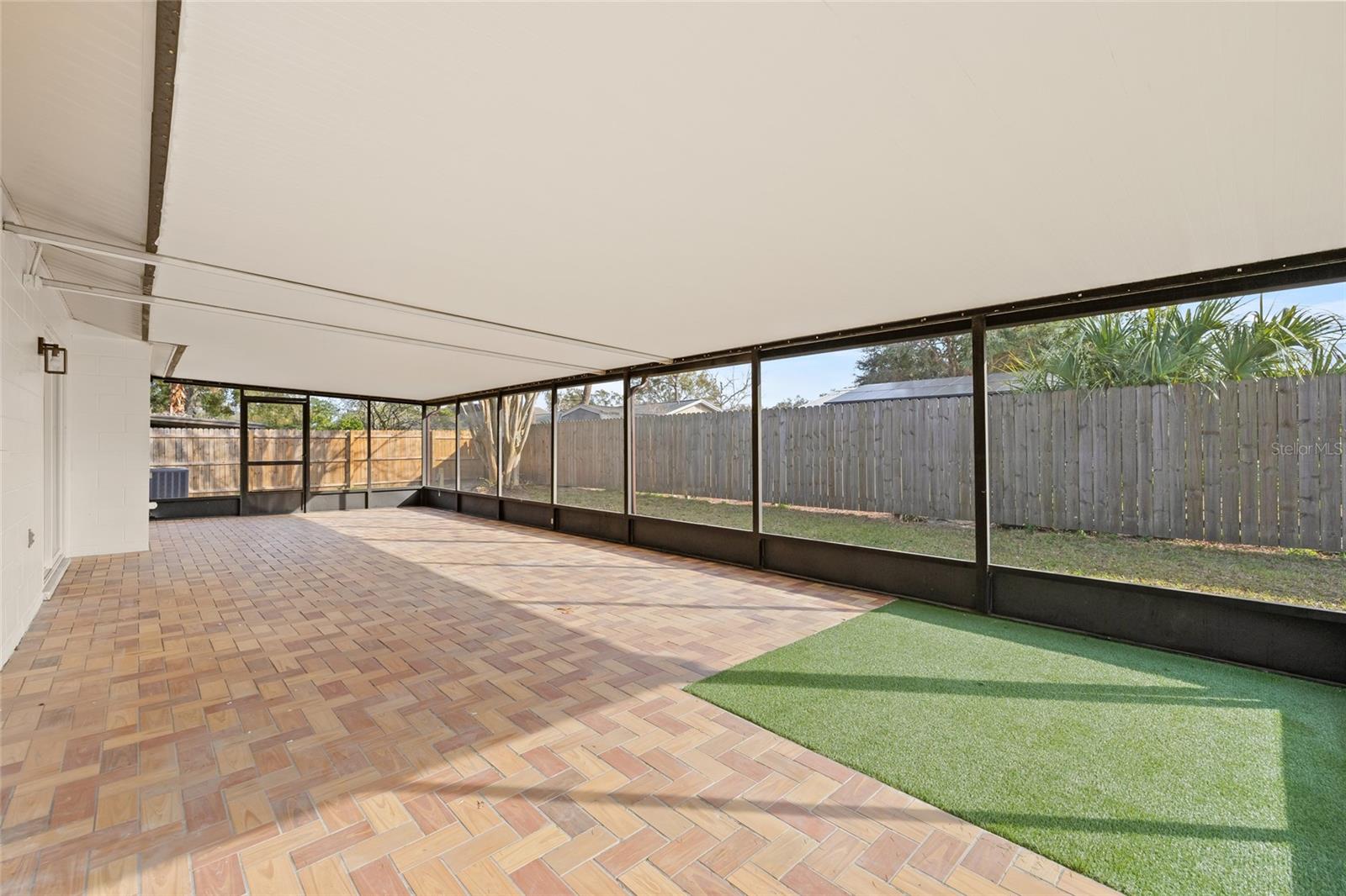 Large Covered/ Screened Porch