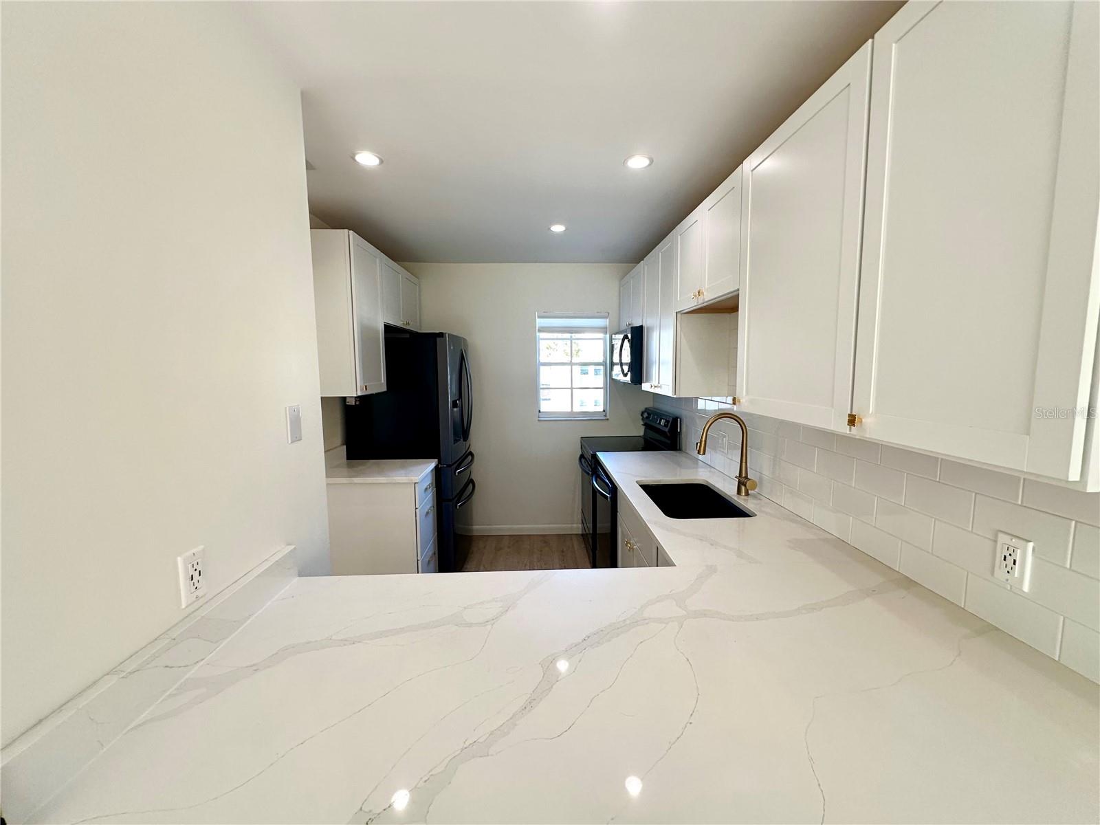Kitchen and Breakfast bar