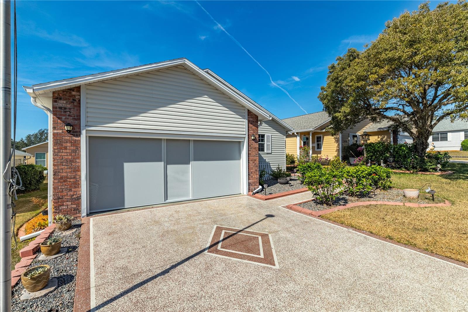 2 car garage with pull down screen enclosure