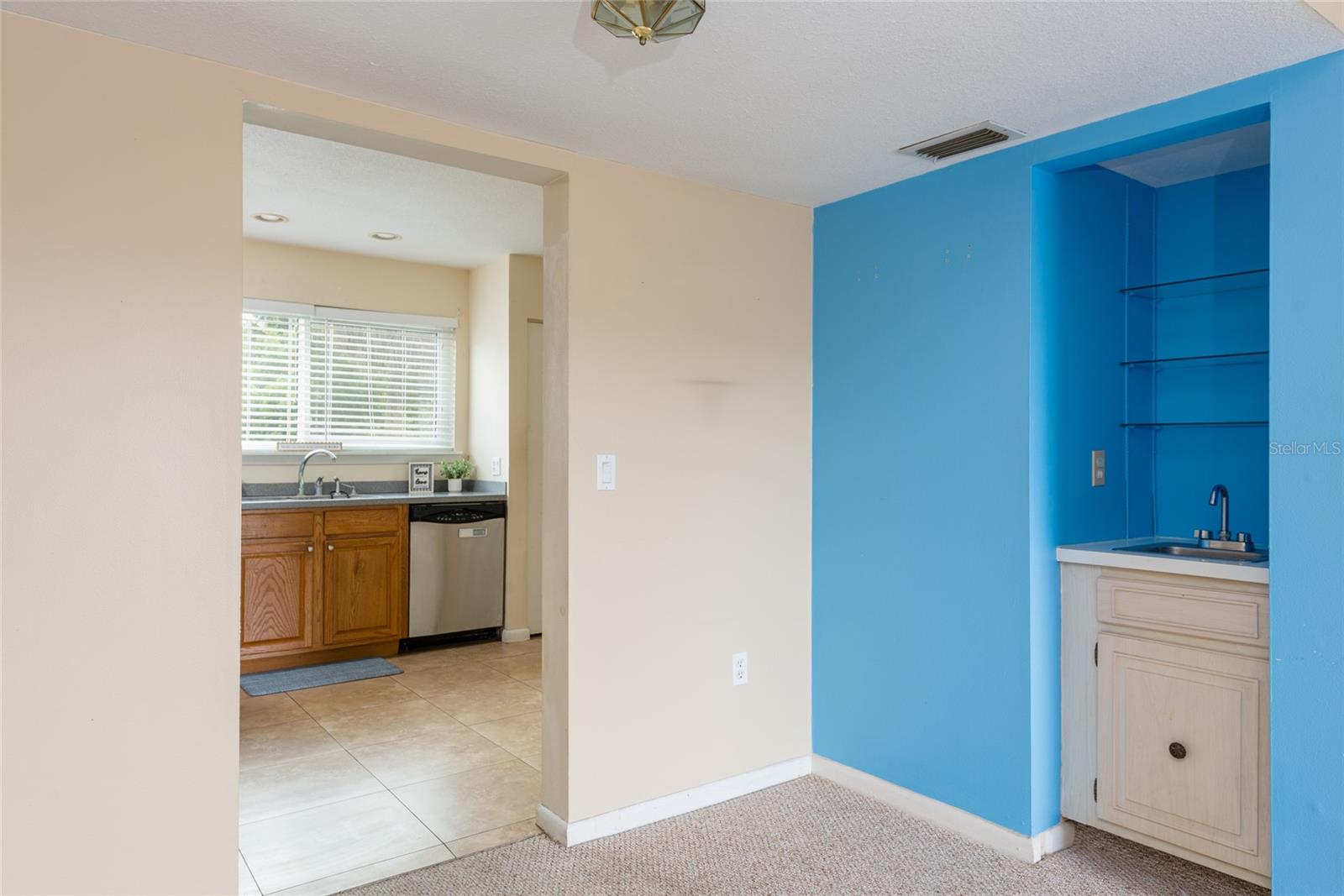 Wet Bar in the dining room