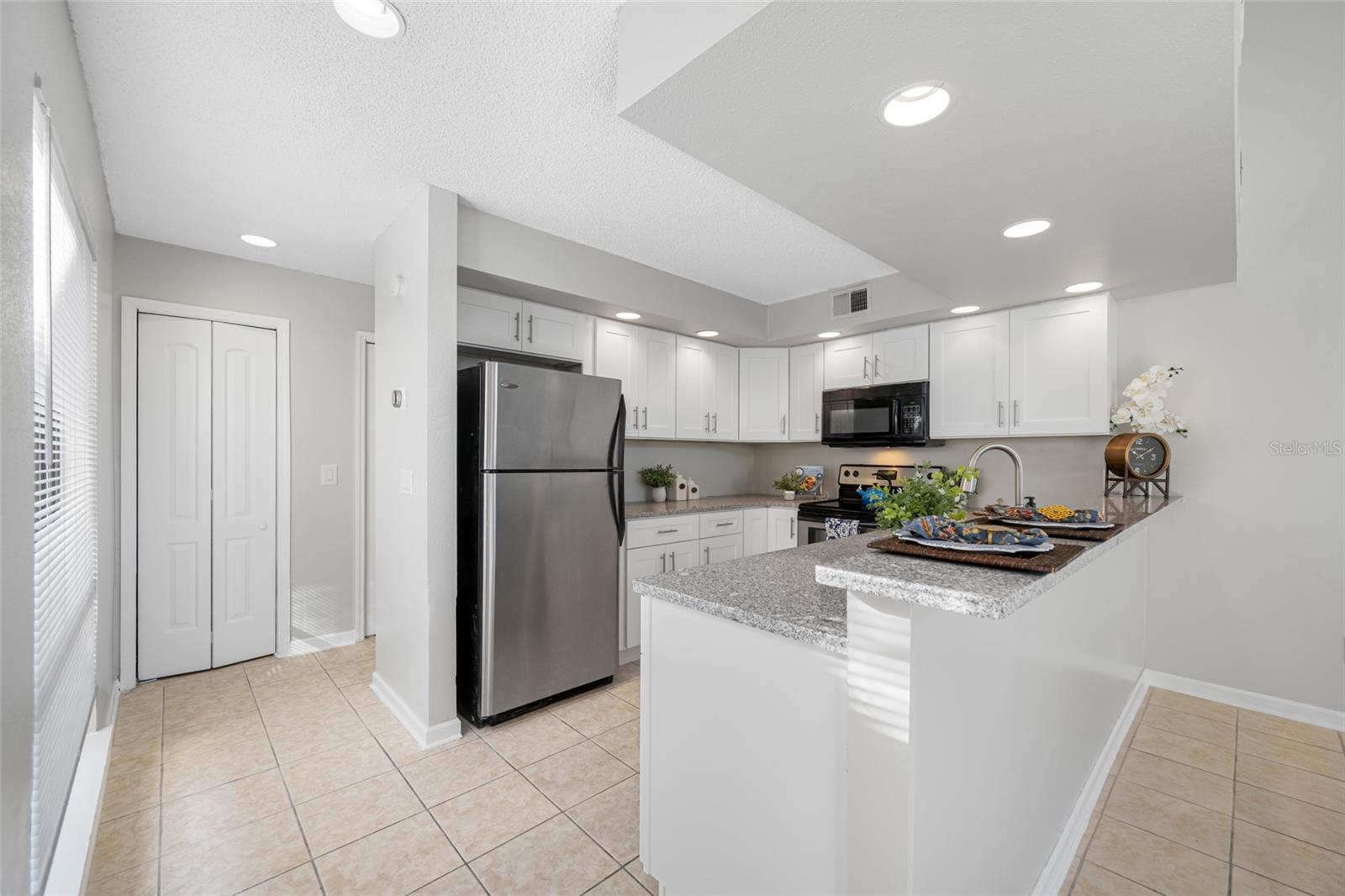 New Kitchen Cabinets and Granite Counter Tops