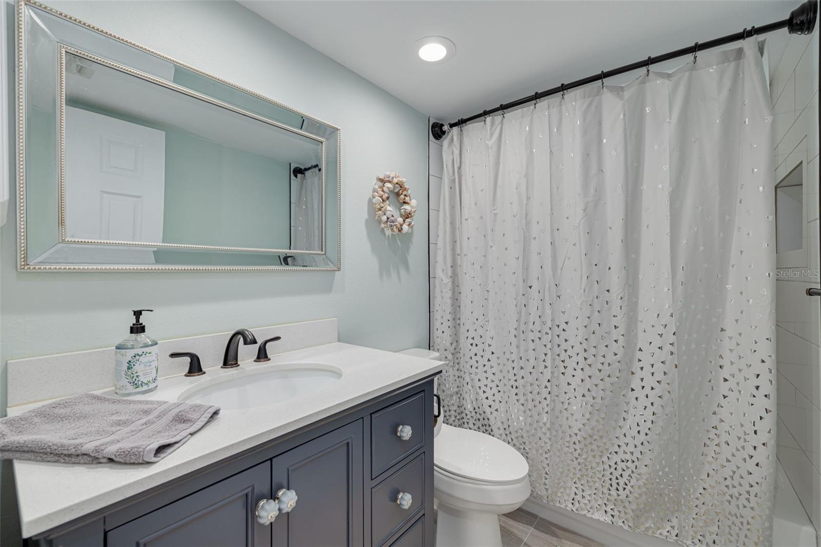 2nd Bathroom with tub/shower