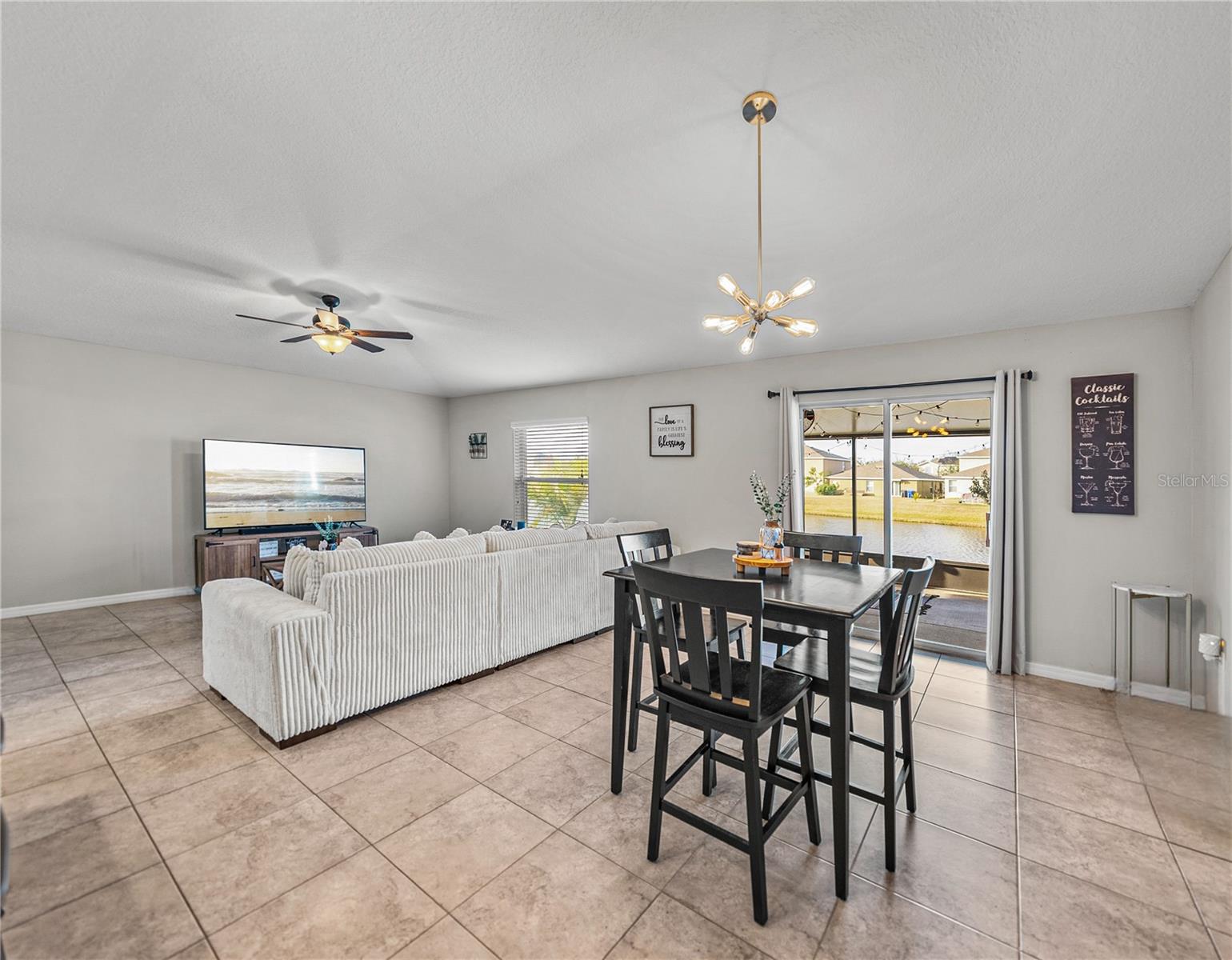 Dining area perfect for family dinners or eat at the island for casual dining~