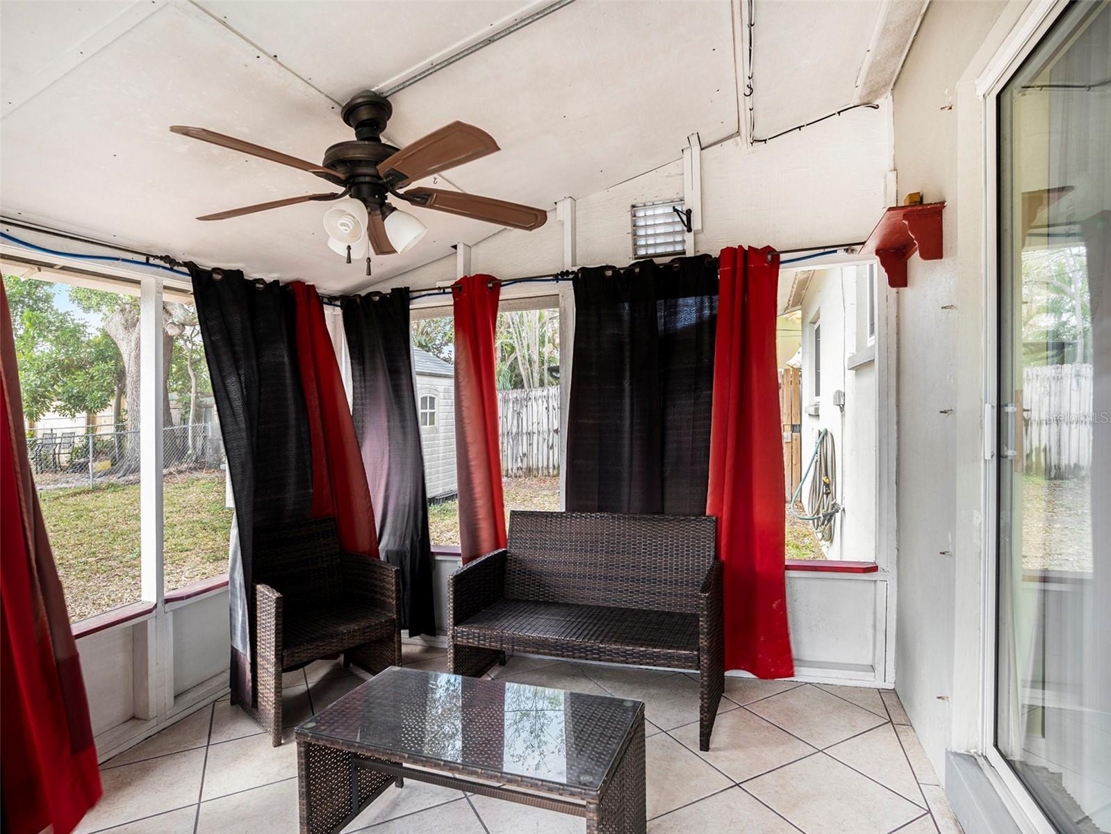 989 6TH AVE NELARGO, FL 33770 - Enclosed Patio