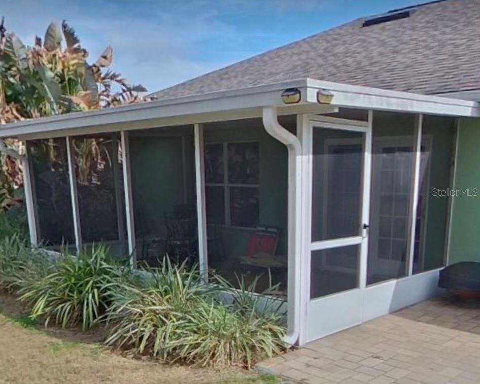 Close-up of the Screened in porch