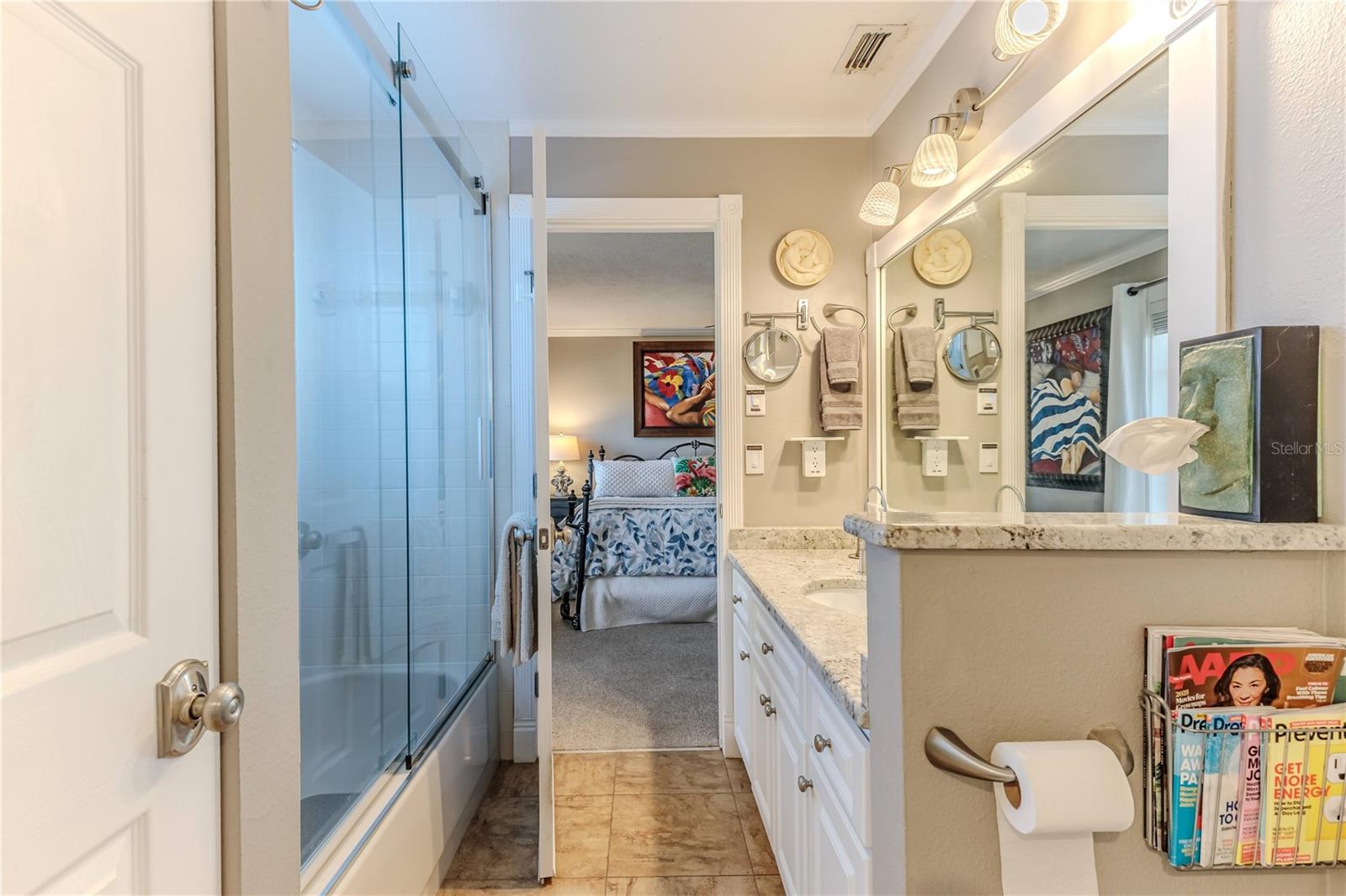 Guest Bathroom - Tub/Shower