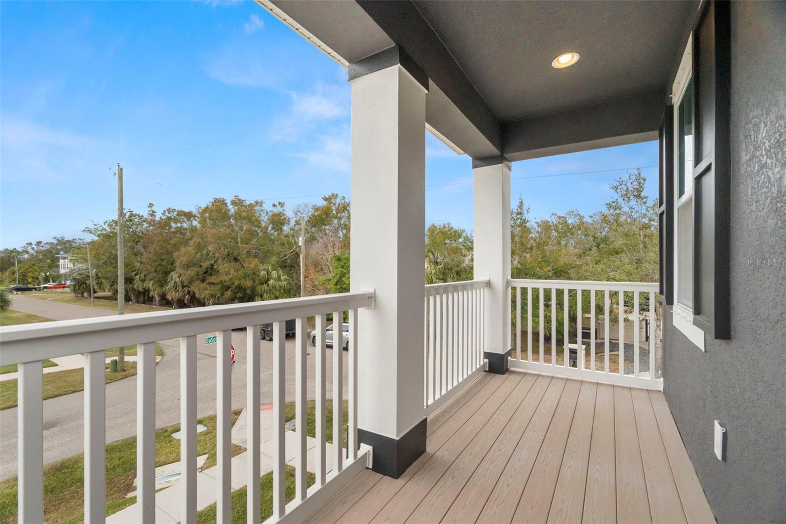 balcony off front bedroom