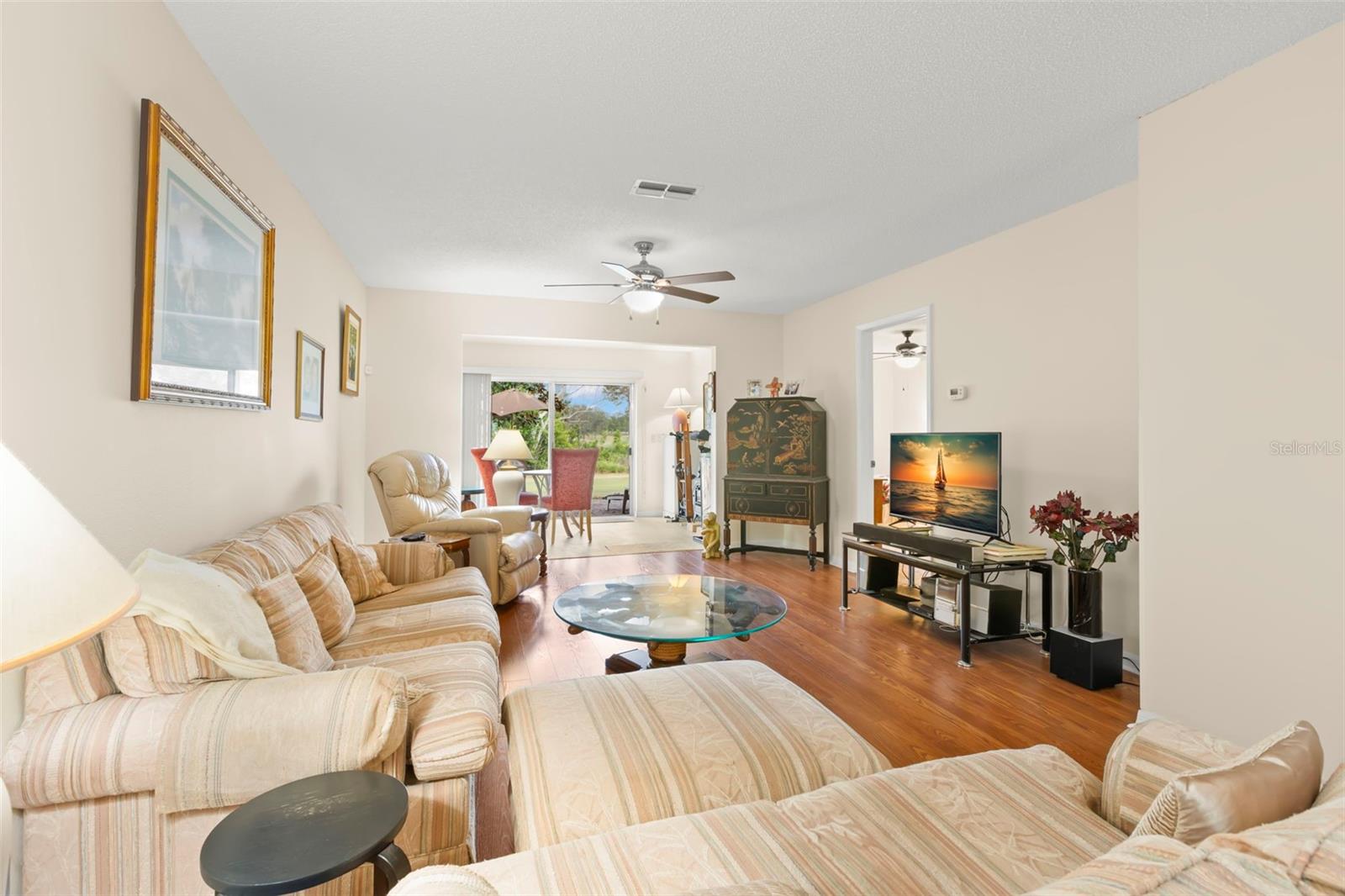 DINING ROOM/LIVING ROOM COMBO