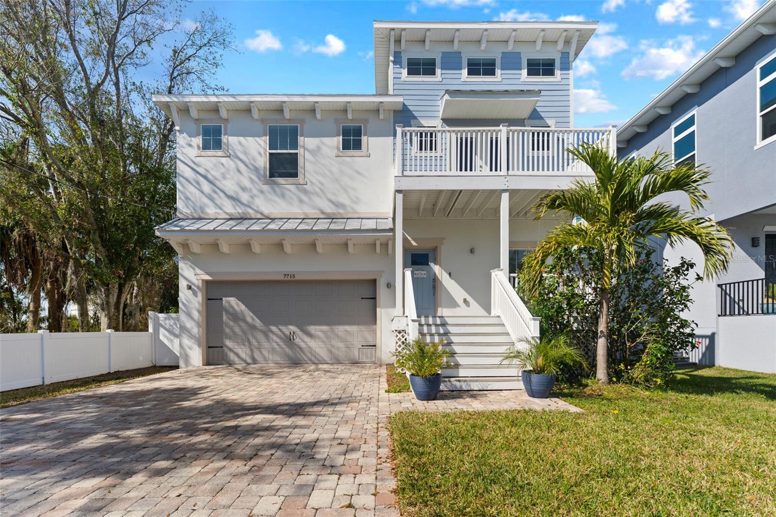 Stylish and Impressive curb appeal