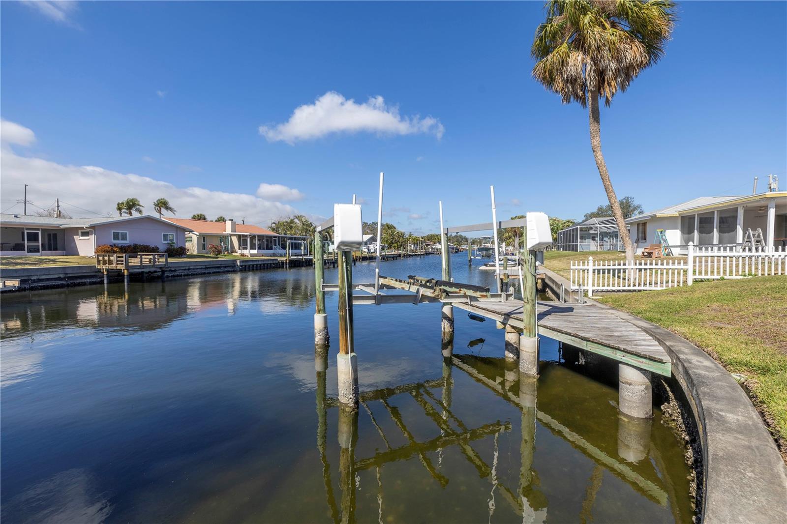 Waterfront / dock with lift