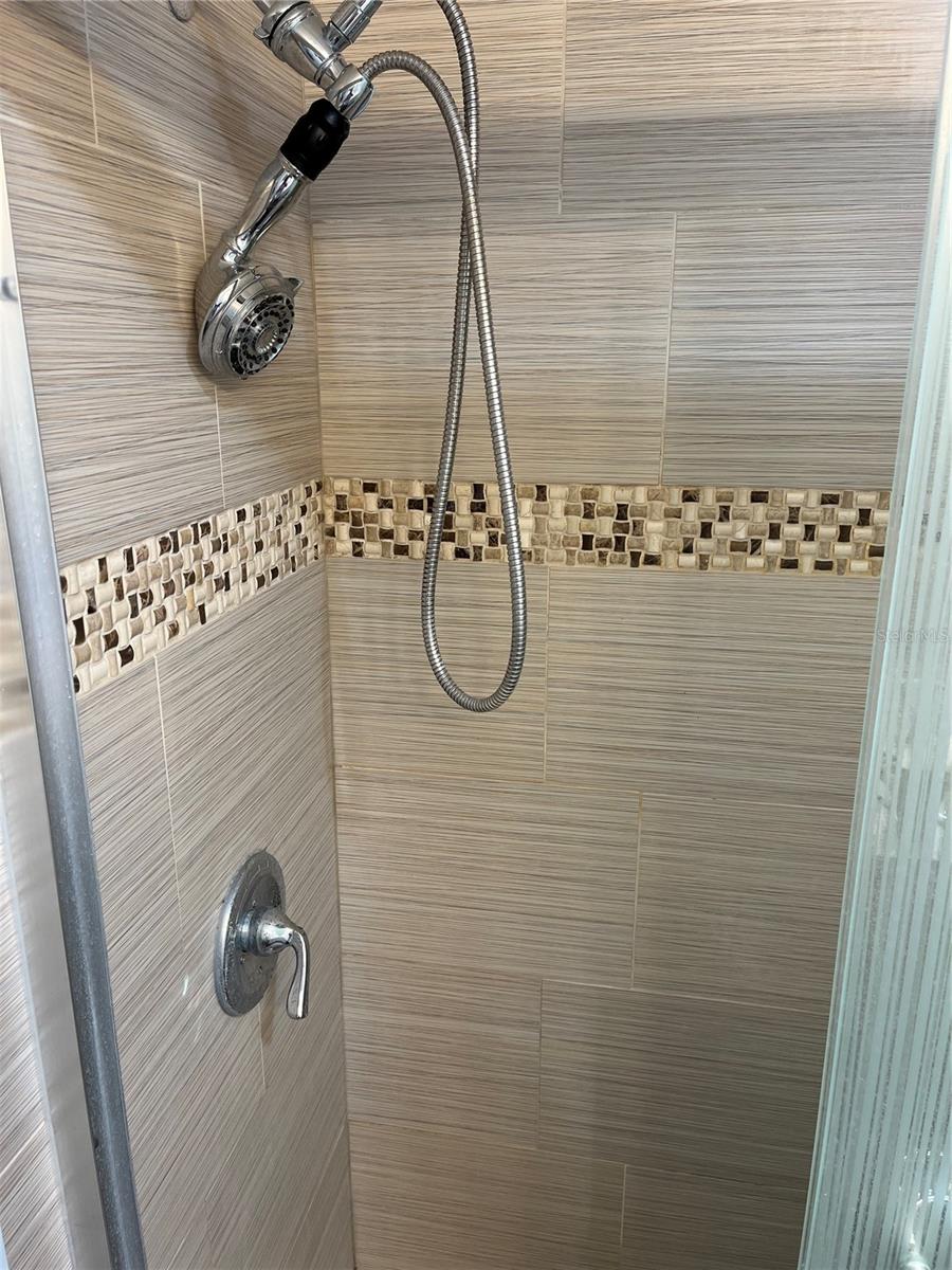 WALK-IN SHOWER