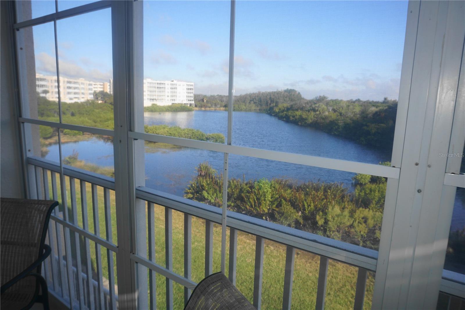 Of course, you can open them to enjoy fresh breezes. What a view!