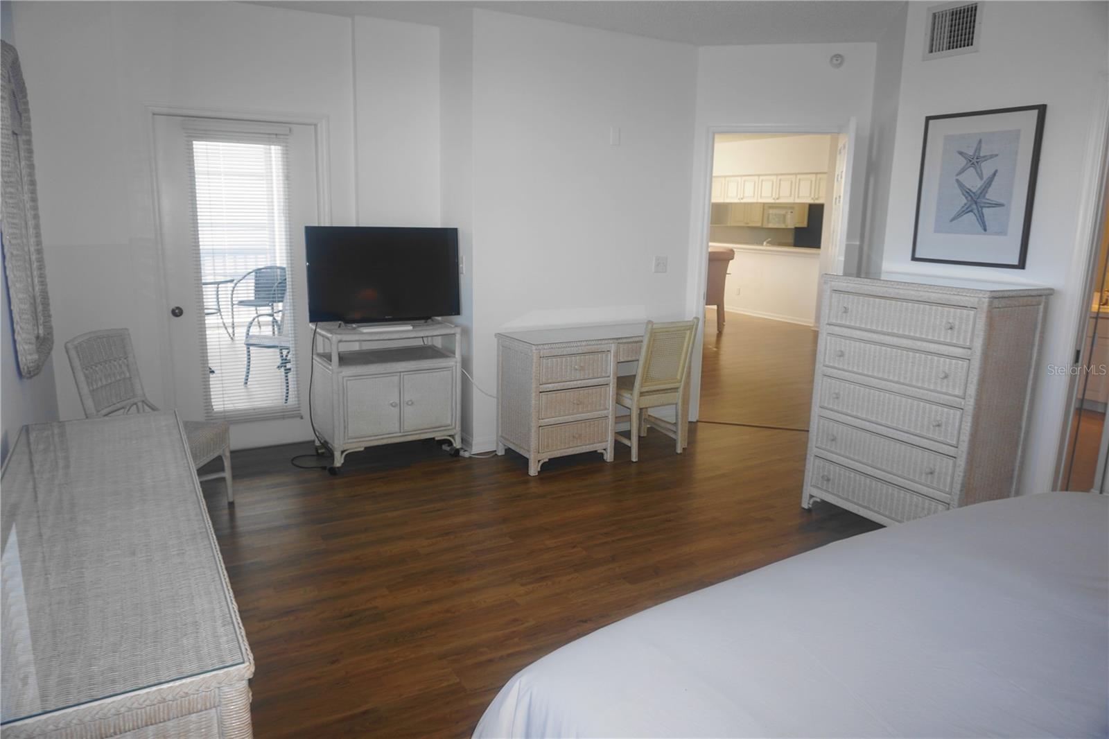 and a private French door to access the lanai.