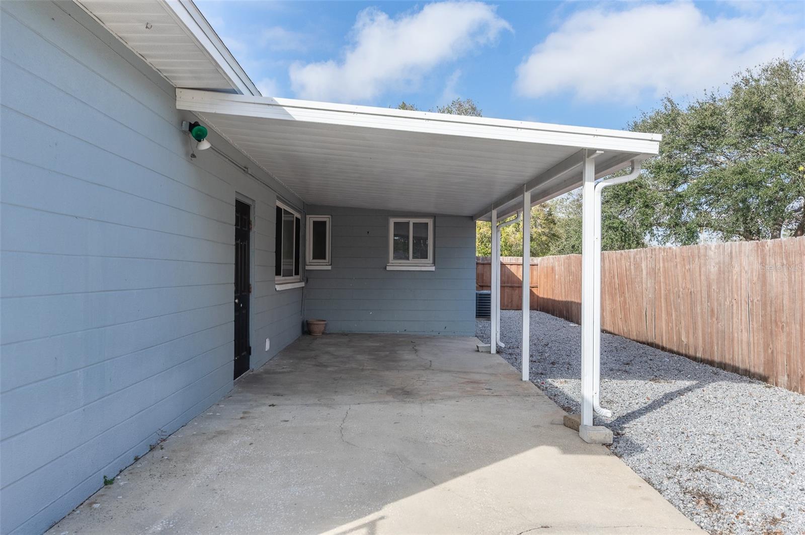 Covered Back Porch/Carport