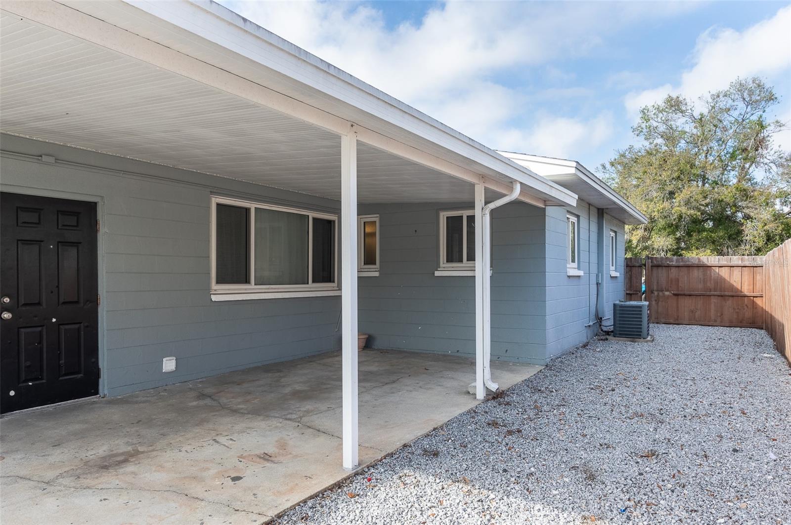 Covered Back Porch/Carport