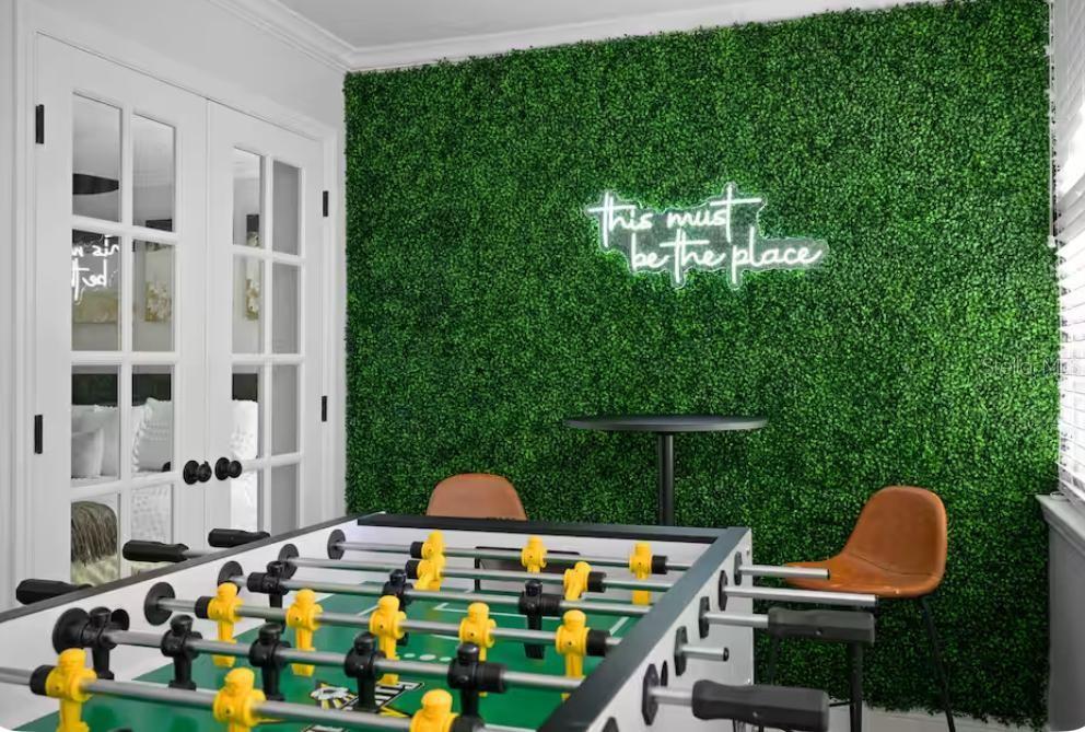 Florida room/game room