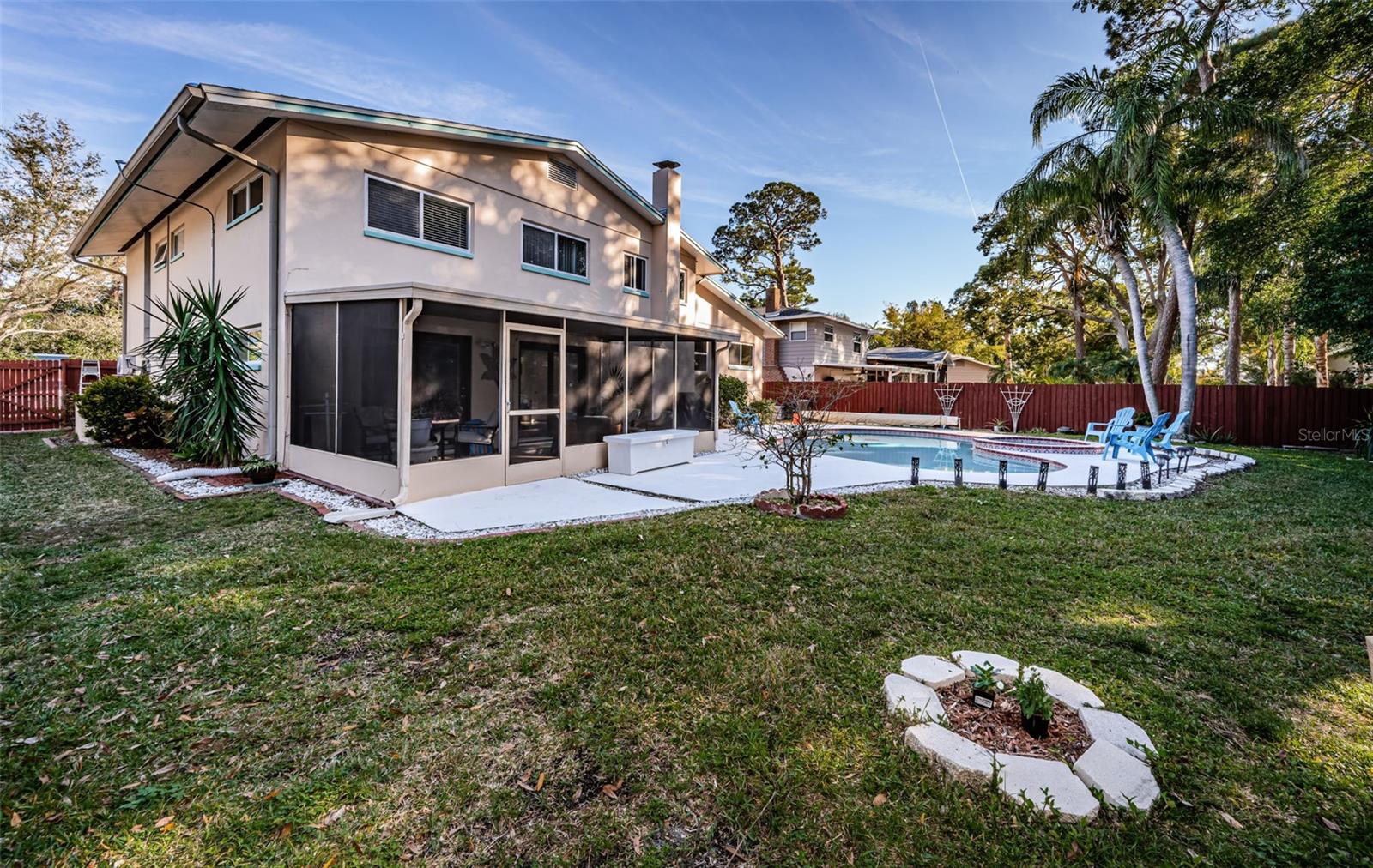 Huge Tropically inspired backyard!