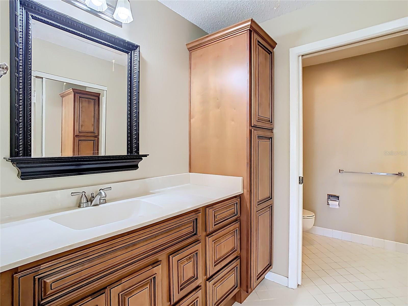 Primary Ensuite Bath & Closet