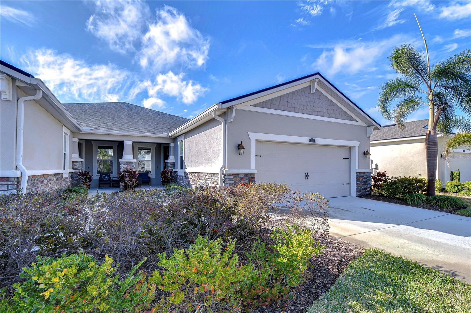 Gorgeous townhome in Riverview!