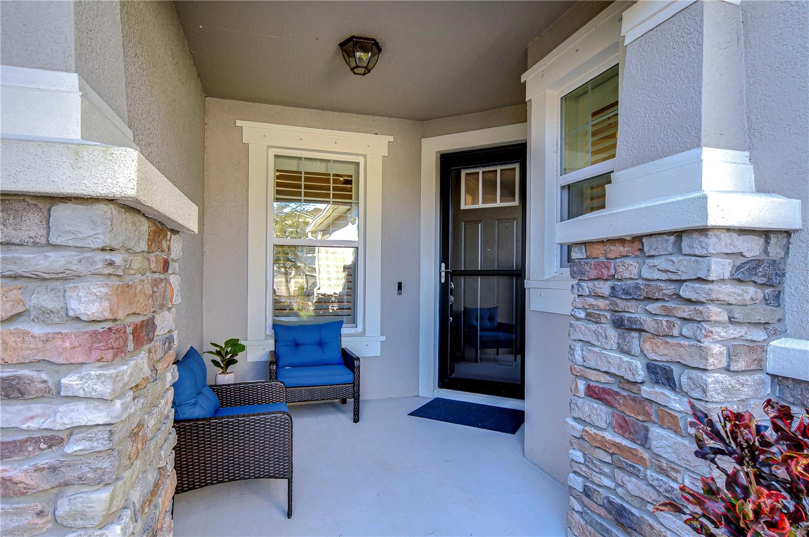 Adorable front porch space!