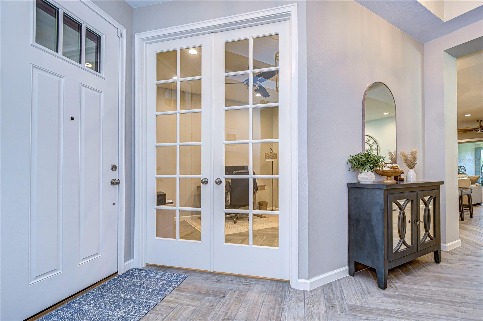 Foyer entryway exudes warmth!