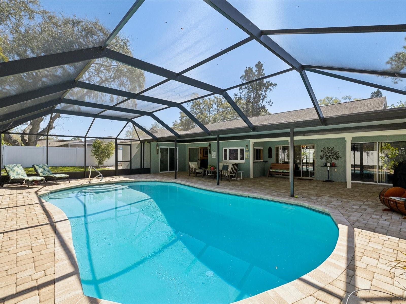 Sparkling Swimming Pool w/ Screen and Patio Area