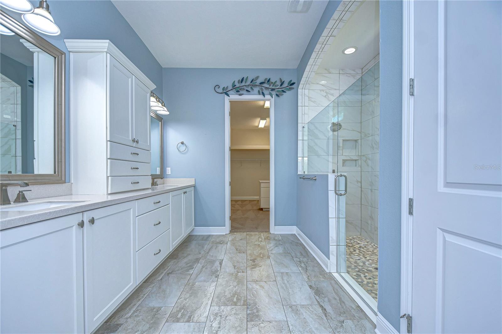 Primary en-suite boasts double sinks and plenty of cabinet space!