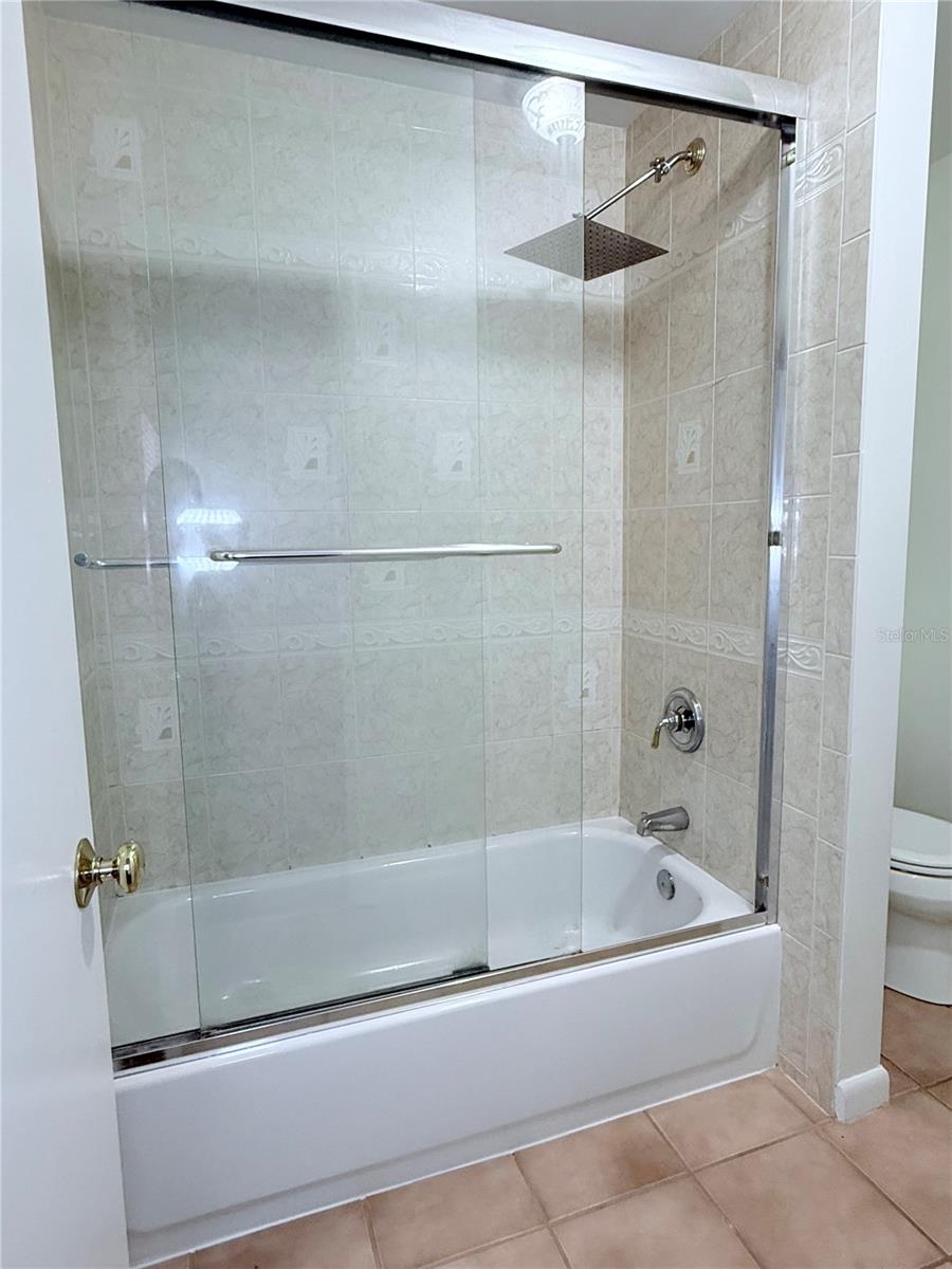 Full Bathroom with Tub/Shower