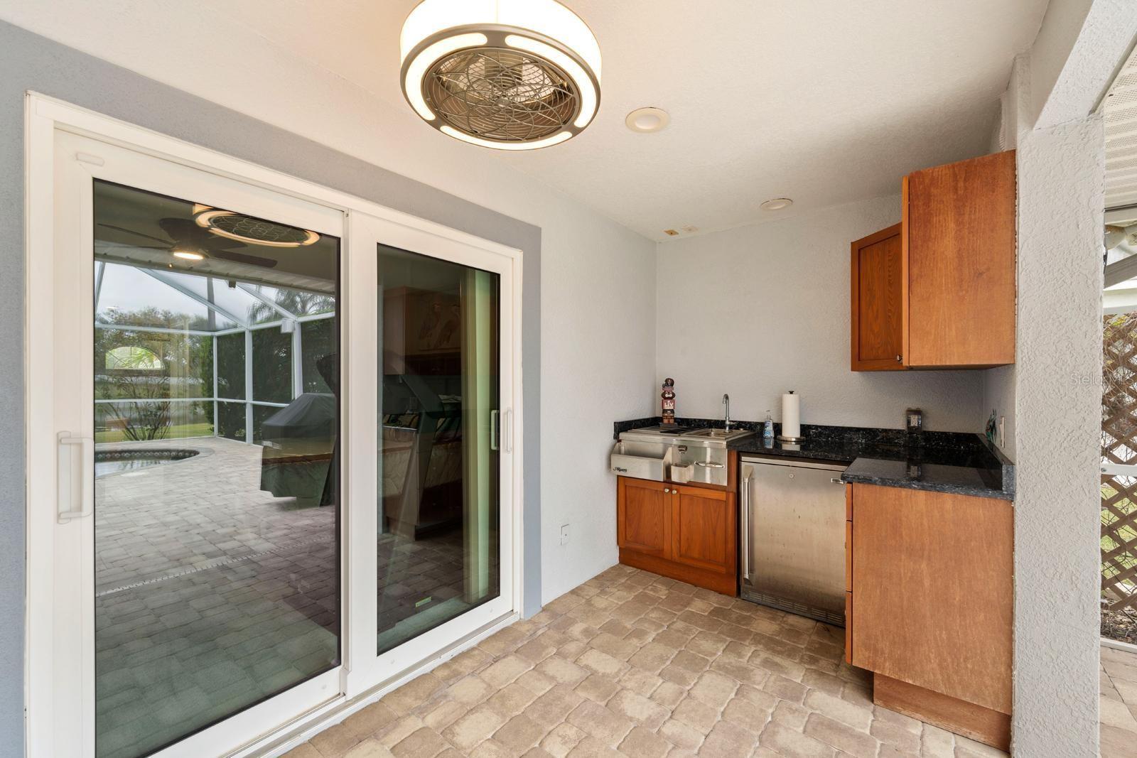 outdoor wet bar