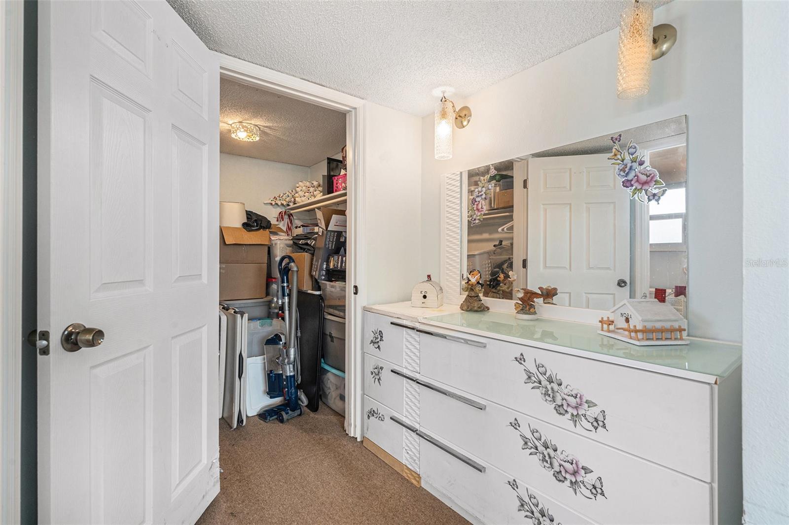 Primary bedroom Vanity Area / Walkin Closet