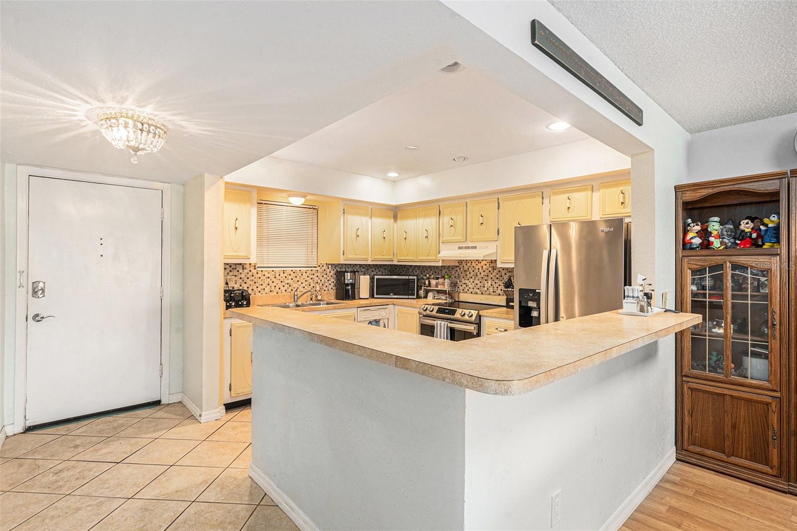 Kitchen with Breakfast Bar